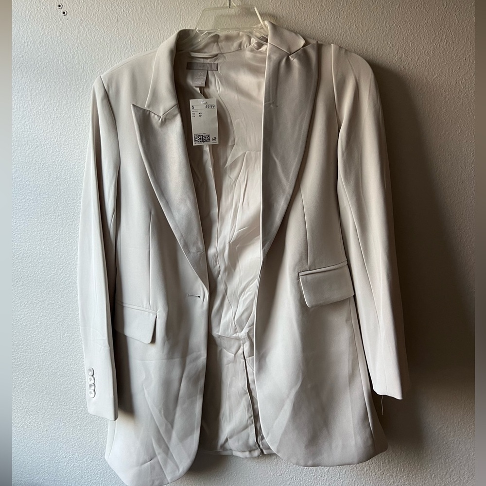 H&M Cream Blazer. Brand new with tags. Oversized fit.